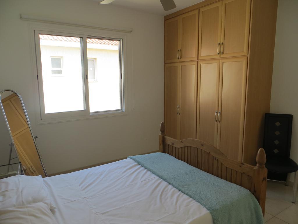 Melania Apartment Paphos Extérieur photo