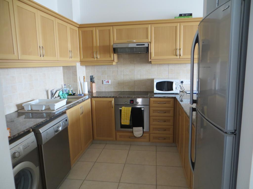 Melania Apartment Paphos Extérieur photo